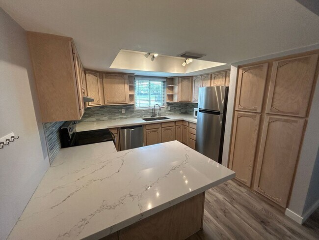 Foto del edificio - 4501 W Continental Dr