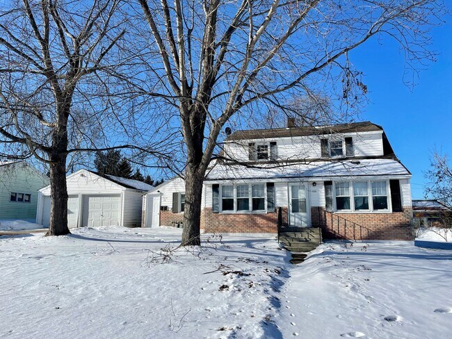 Building Photo - 611 Alrose St