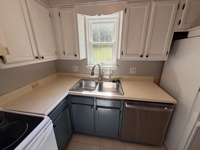 Foto del edificio - Townhome with Garage Near the Parkway