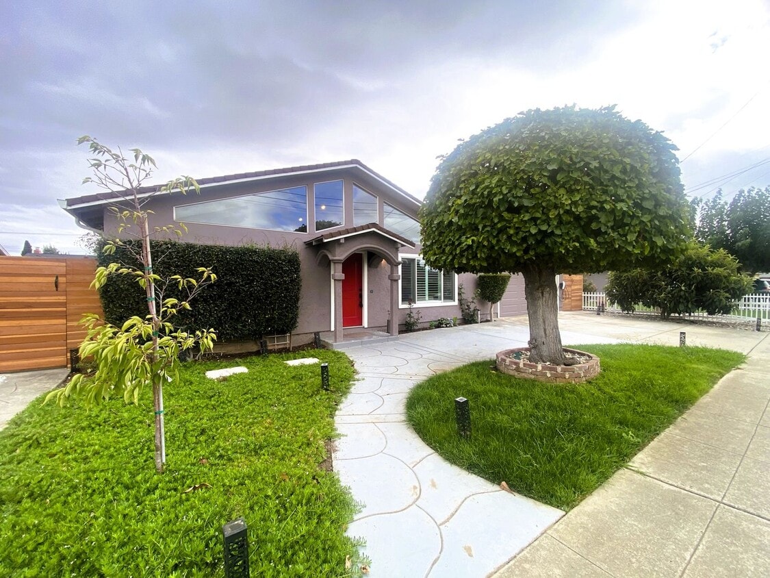 Sunlit 3-Bed Fremont Home in Cabrillo with... - Sunlit 3-Bed Fremont Home in Cabrillo with...