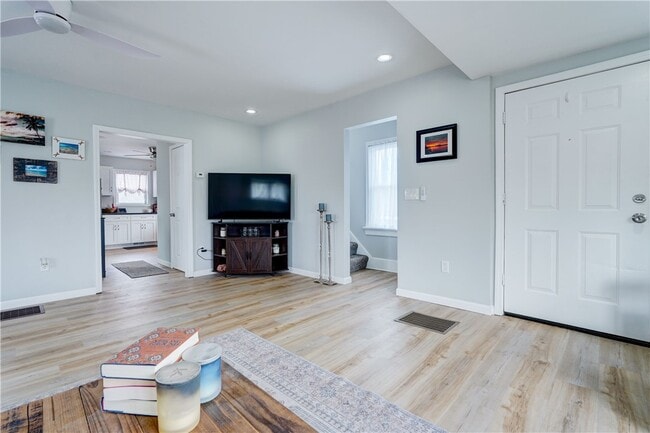 Building Photo - 523 Elmgrove Rd