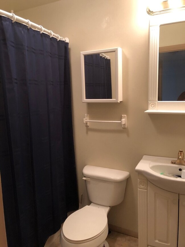 Building Photo - 935 W Whitehall Rd