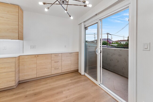 Building Photo - 5302 Cahuenga Blvd