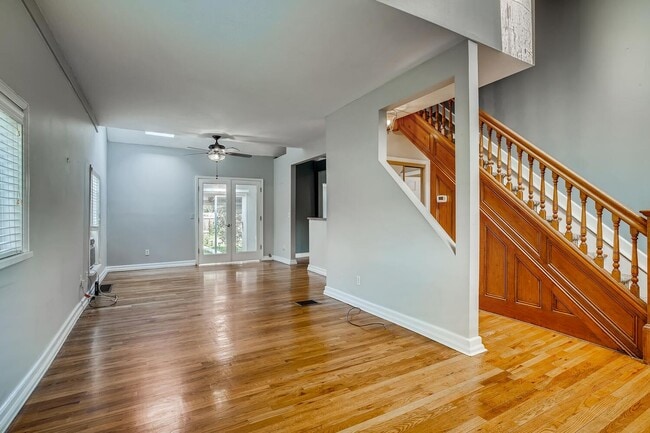 Building Photo - LOCATION LOCATION!!  Local gem in a quiet ...
