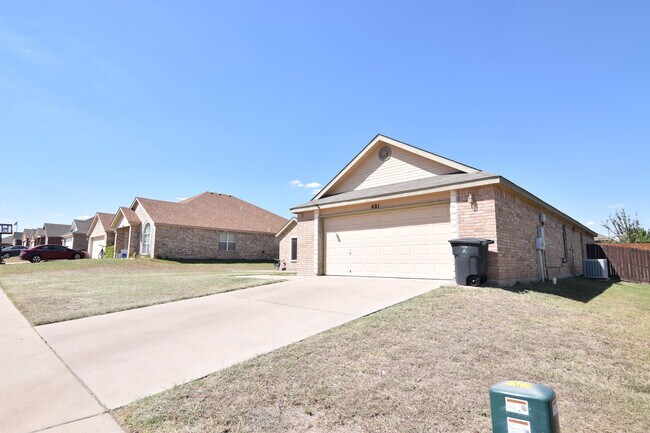 Foto del edificio - 401 Dixon Dr