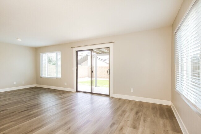 Foto del edificio - 8737 W Bluefield Ave