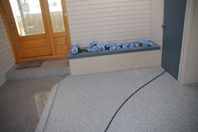 Foto del edificio - 220 Shoreview Dr