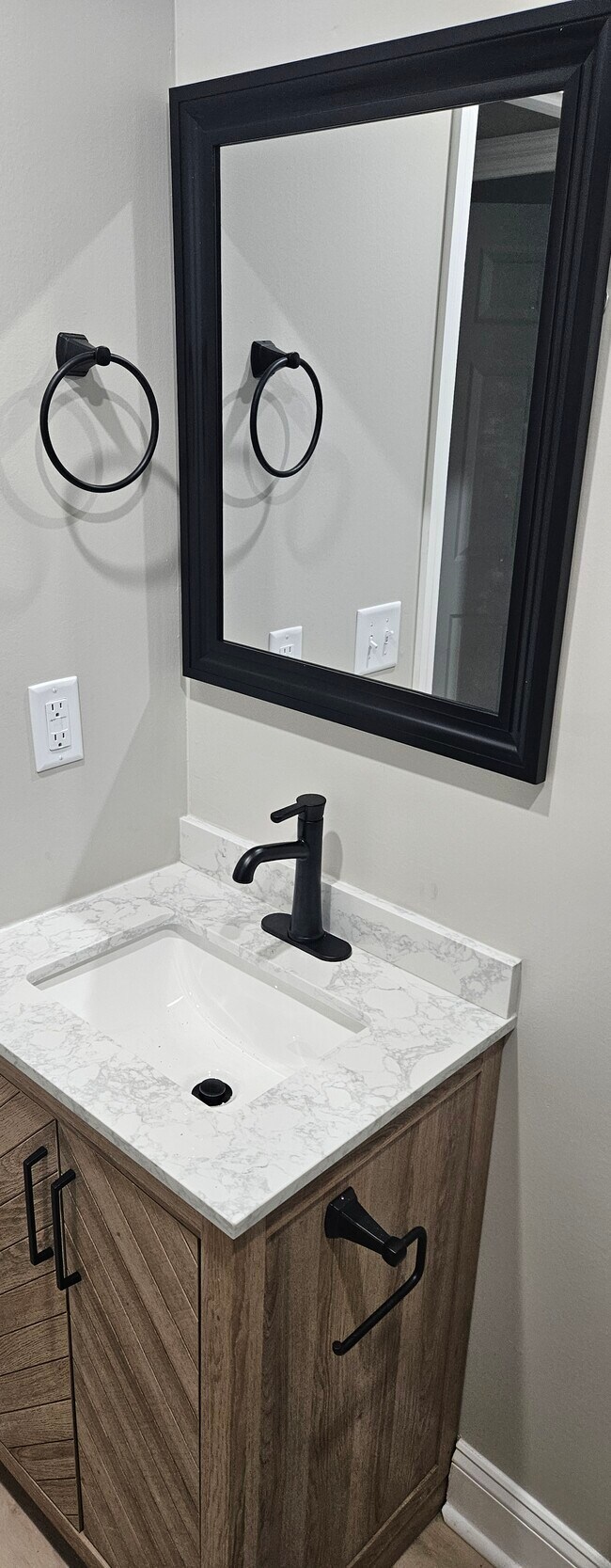 Building Photo - 933 Shearor St