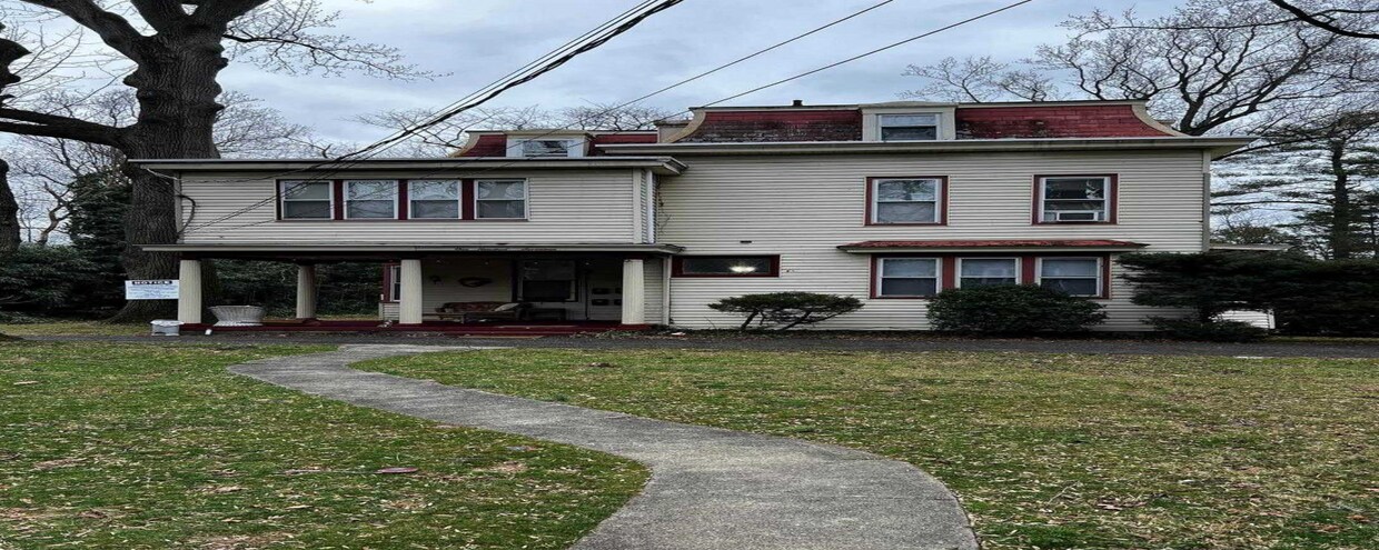 Primary Photo - 117 E Walnut Ave