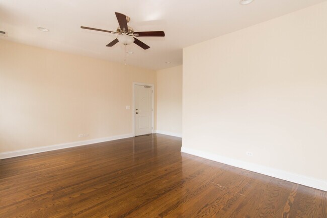 Foto del edificio - 3709 N Wilton Ave