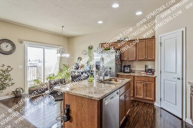Building Photo - EXECUTIVE RANCH!  3 Bedroom and 2 Bathroom...