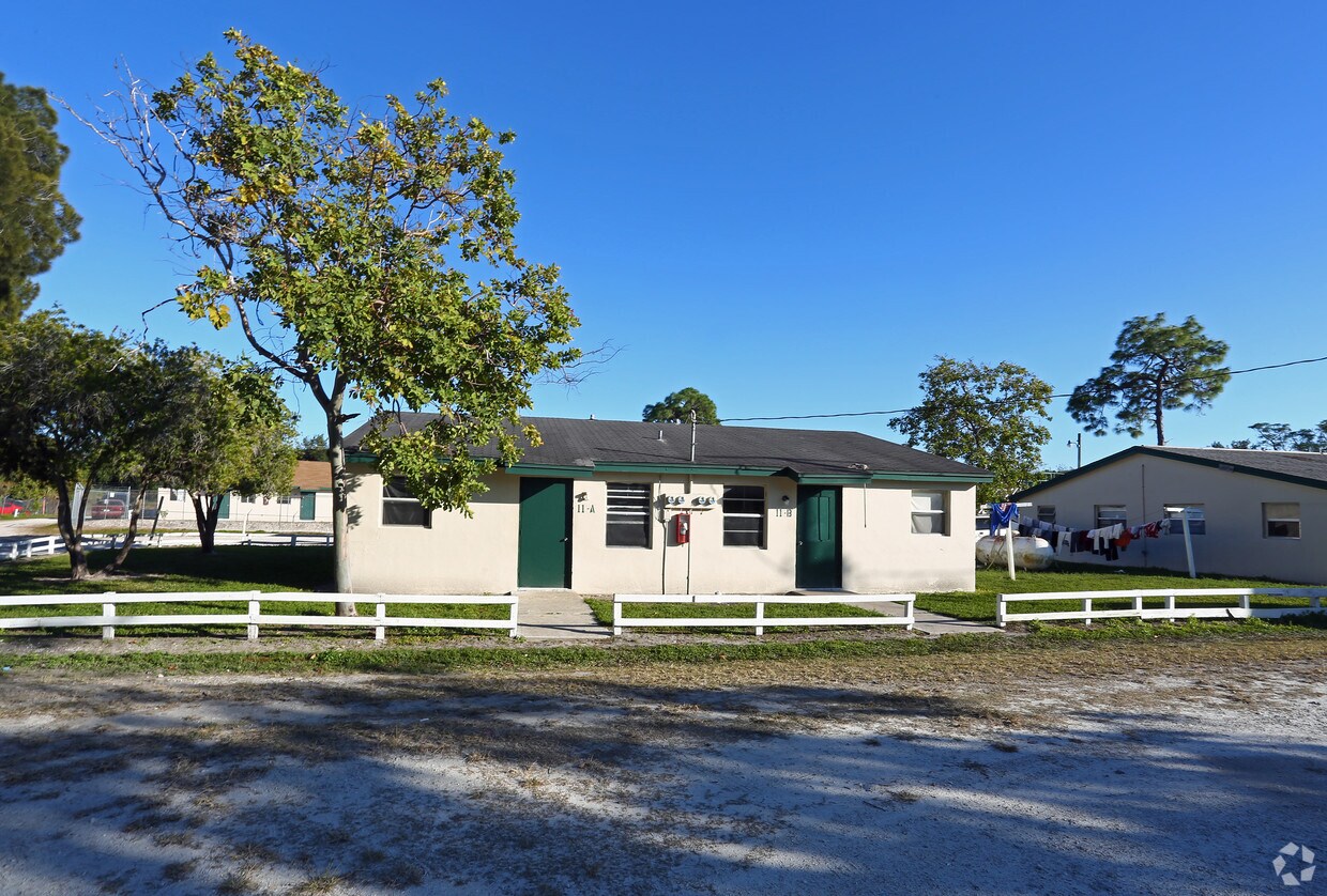 Foto del edificio - 16170 Old US Highway 41
