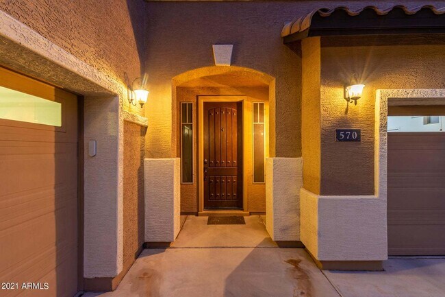 Foto del edificio - Eagle Glen Cul-de-sac Beauty