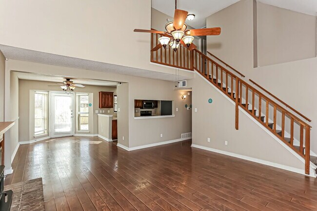 Foto del edificio - 511 Rosewood Ln