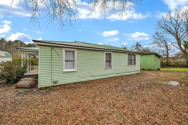 Foto del edificio - Renovated 3BR Gem in Sumiton