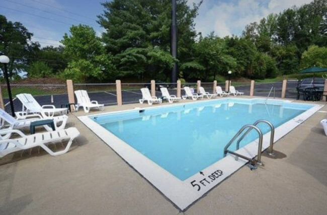 Pool Call (276) 466-3881 - 2368 Lee Hwy