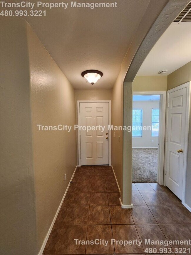 Building Photo - Gilbert Home for Rent 4 Bedrooms - 2 Bathr...