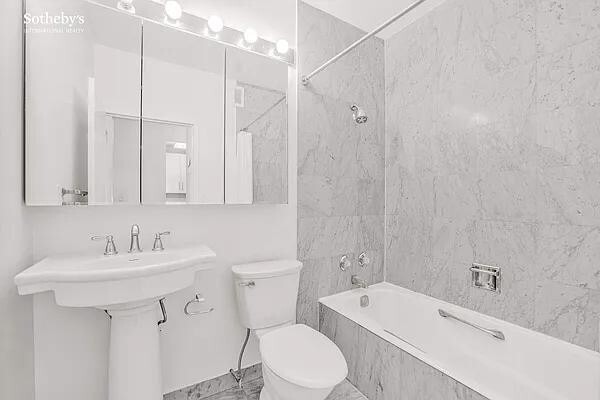 Building Photo - 380 Rector Pl