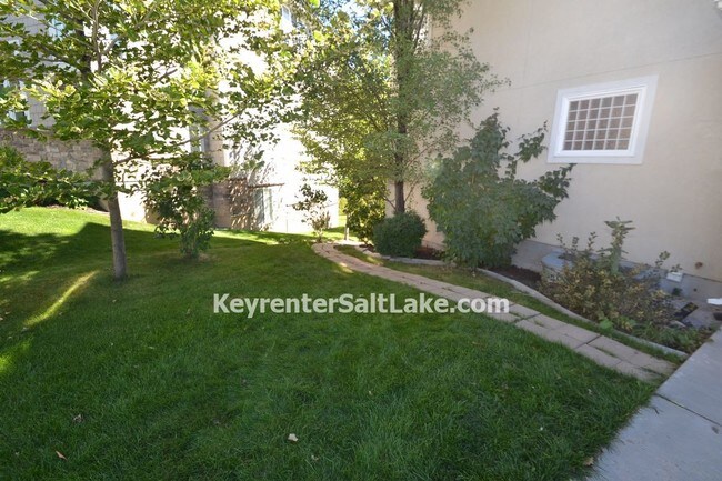 Foto del edificio - 2042 E Hidden Village Cir