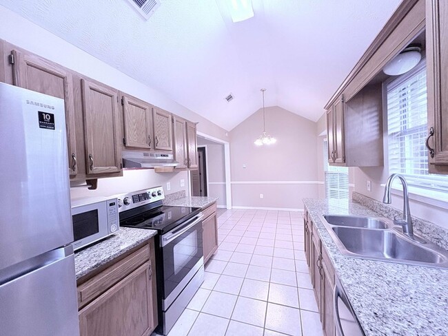 Building Photo - 3007 Willow Dr