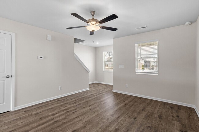 Building Photo - 1045 Peony Ln