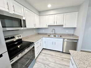 Building Photo - 5080 Indian River Dr