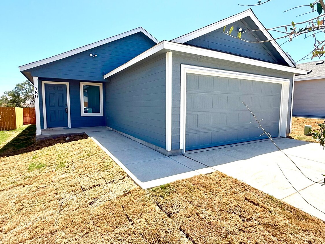 Primary Photo - AVAILABLE NOW! FIRST TIME RENTAL 3 Bedroom...