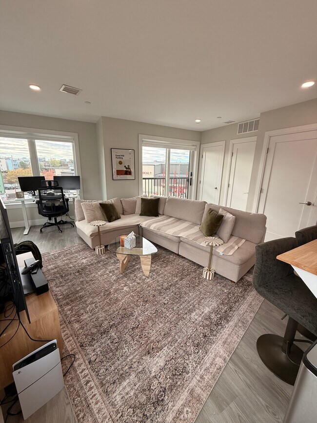 Building Photo - 206 Old Colony Ave