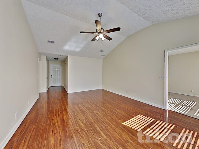 Building Photo - 3013 Weybridge Dr