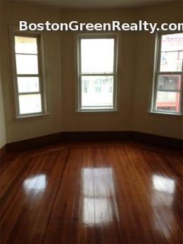 Primary Photo - 112 Howland St