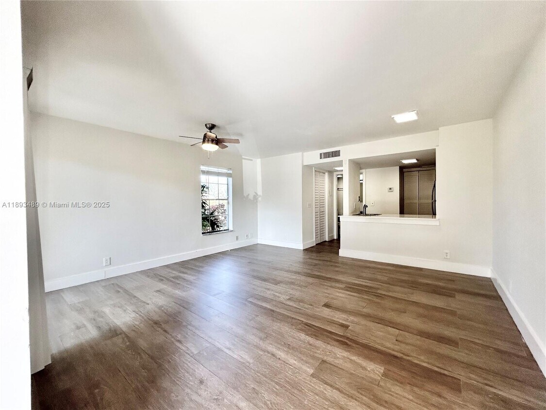 Foto principal - 6340 La Costa Dr