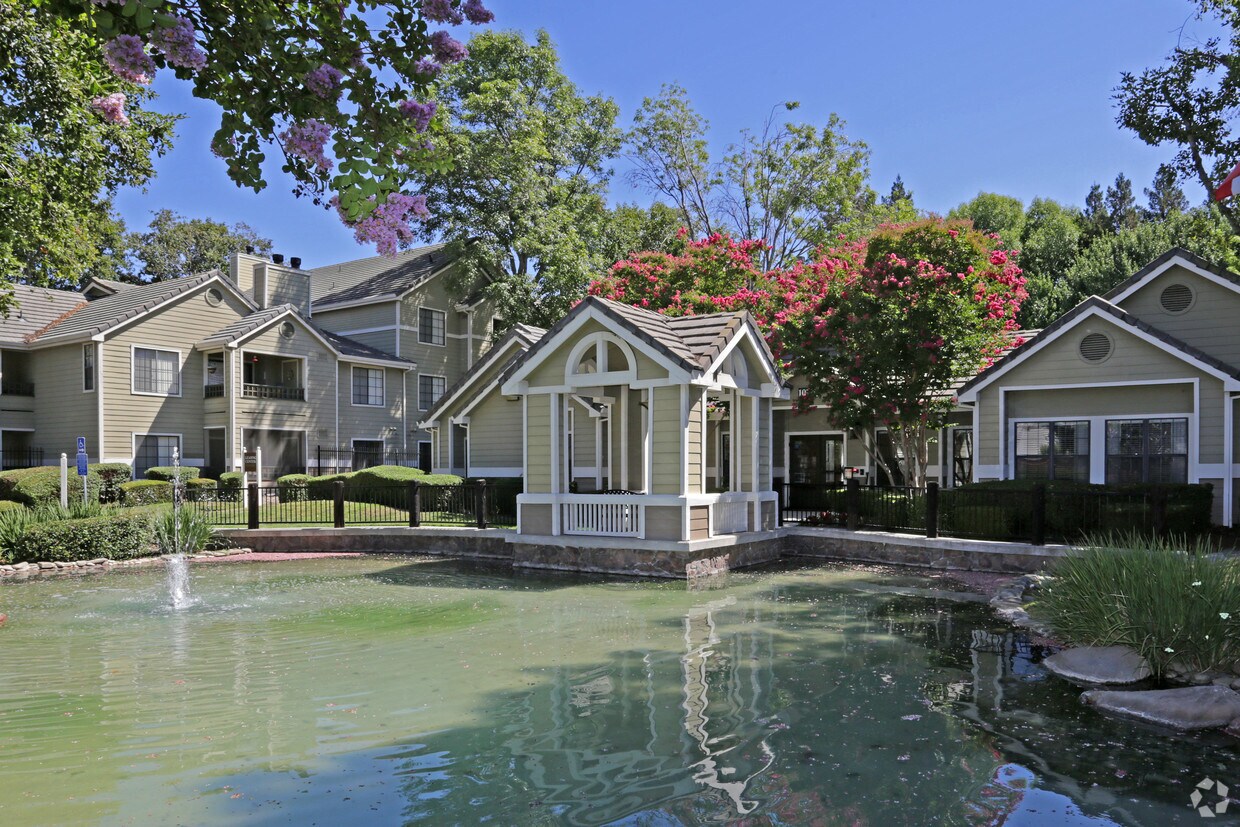 The Crossing at Riverlake Apartments 1070 Lake Front Dr Sacramento