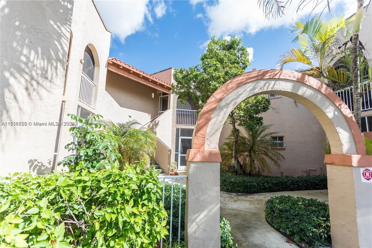 Foto principal - 8710 SW 3rd St