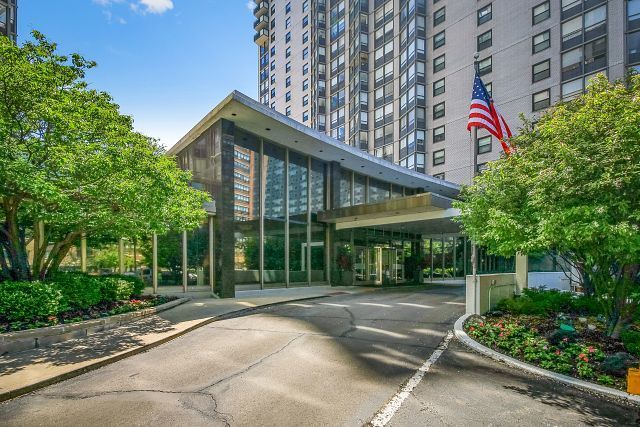 Foto del edificio - 5701 N Sheridan Rd