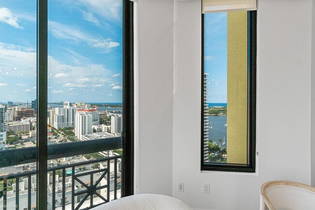 Building Photo - 3 br, 3.5 bath Condo - 701 S Olive Ave Apt...