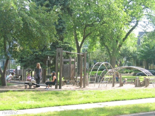 Foto del edificio - 2607 Emerson Ave S