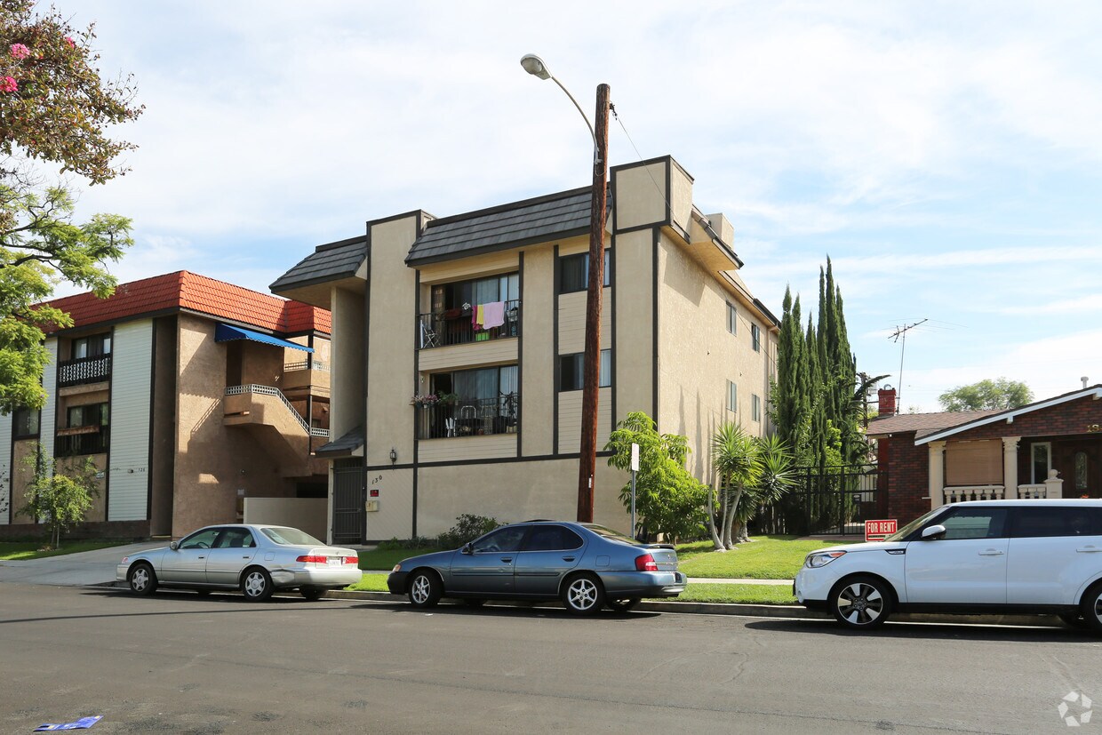 Building Photo - 130 S Cedar St