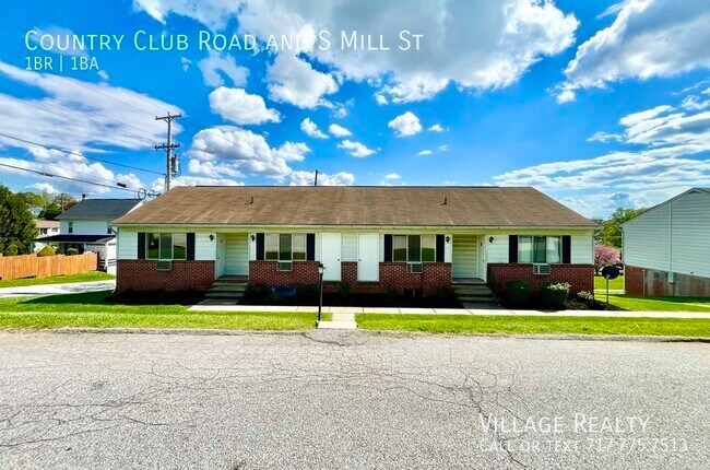 Building Photo - 811 Country Club Rd