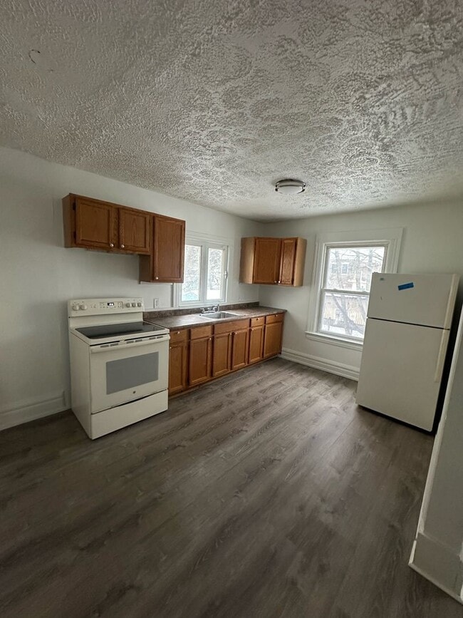 Building Photo - 37 Forester St