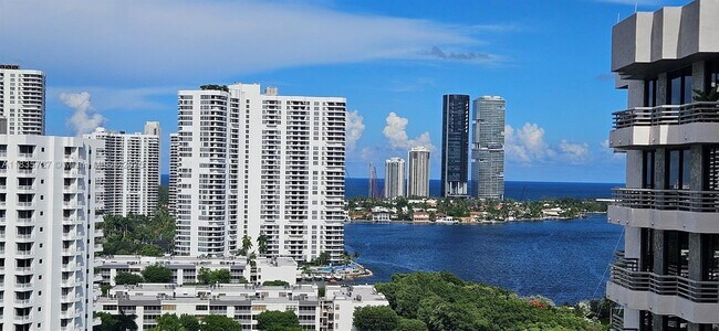 Foto del edificio - 3300 NE 191st St