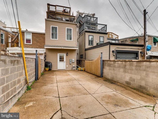 Building Photo - 3208 Hudson St