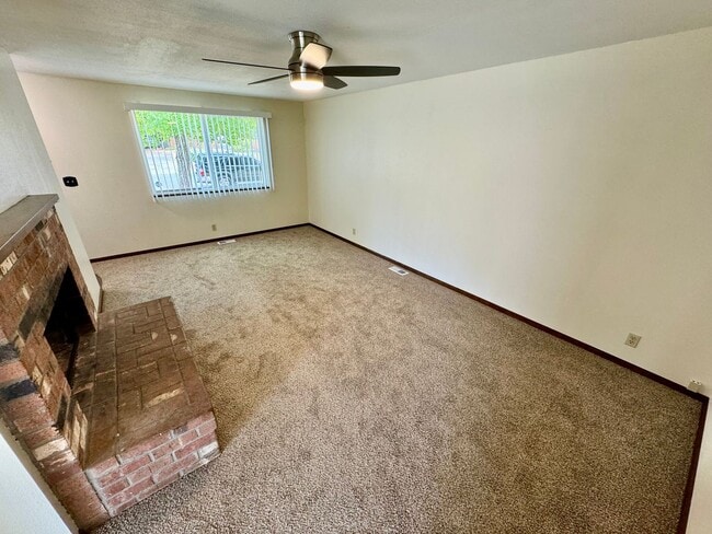 Building Photo - Pet-Friendly House In South Corvallis