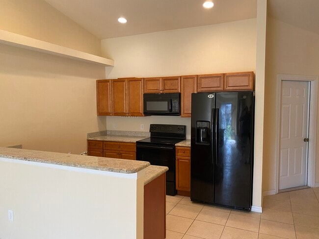 Building Photo - 910 SE 12th Terrace