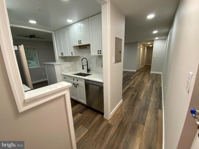 Foto del edificio - 1533 Colonial Dr