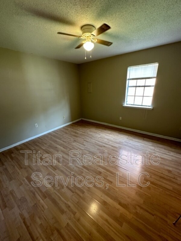 Building Photo - 108 Hummingbird Ln