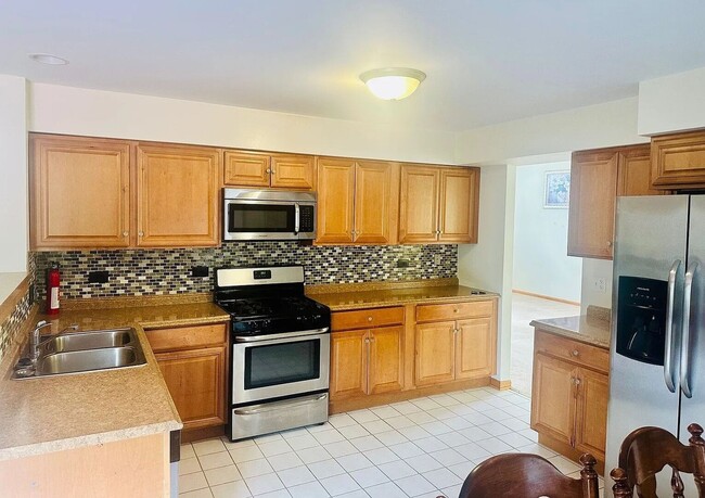 Building Photo - 360 Thomas Dr