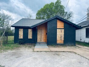 Building Photo - 2499 Calvert Ave