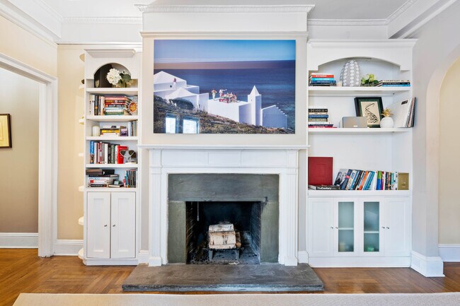 Building Photo - 111 E 75th St
