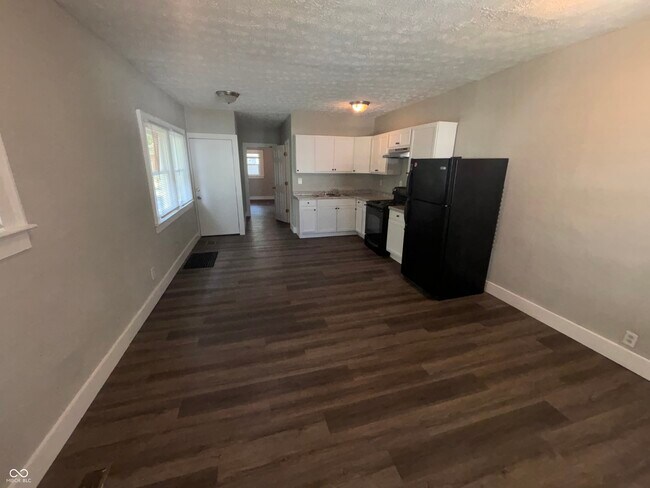 Foto del edificio - 3611 E Vermont St