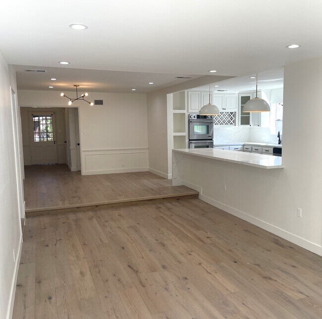 Building Photo - 5780 Bowesfield St